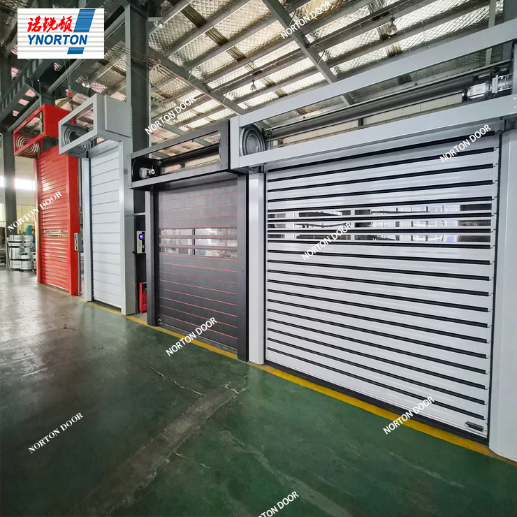 Pintu roll cepat dibuka dan ditutup secara automatik untuk kemudahan.