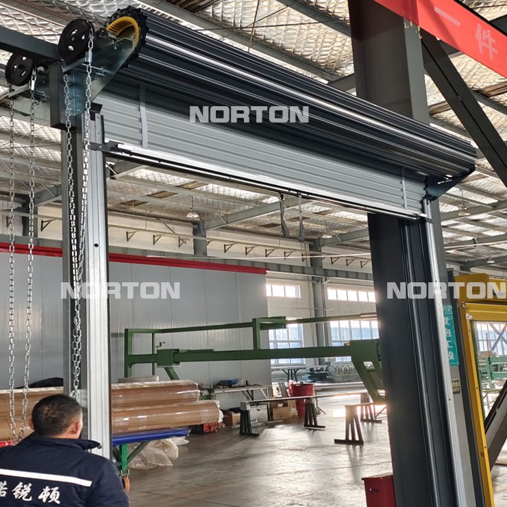 Pintu rolling rantai manual hitam
