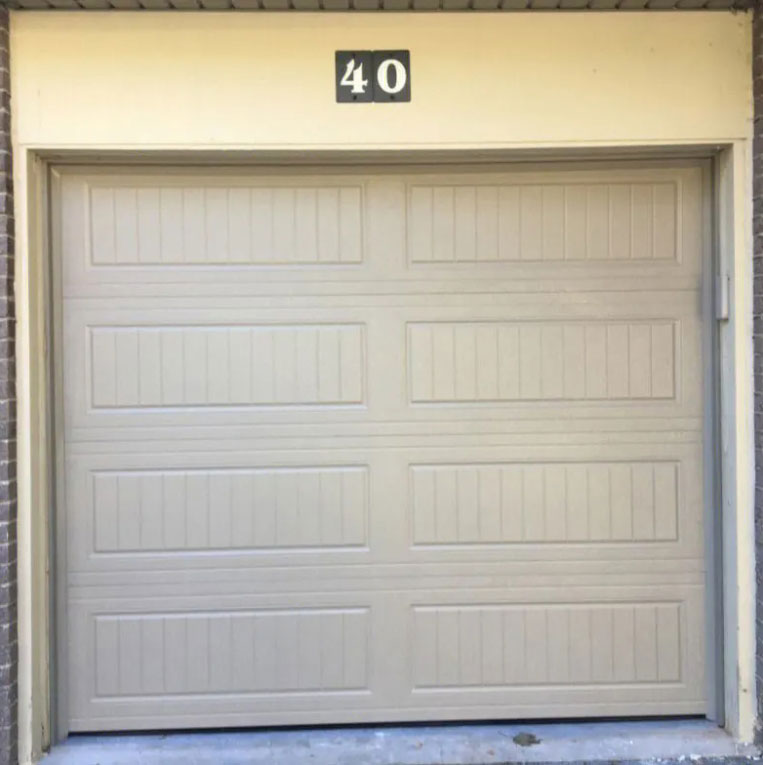 Pintu garaj elektrik yang disesuaikan